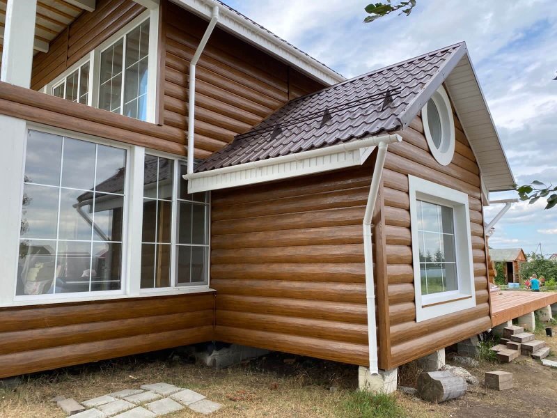 Металлический сайдинг "ЦАРЬСАЙДИНГ" на фасаде дома в Екатеринбурге