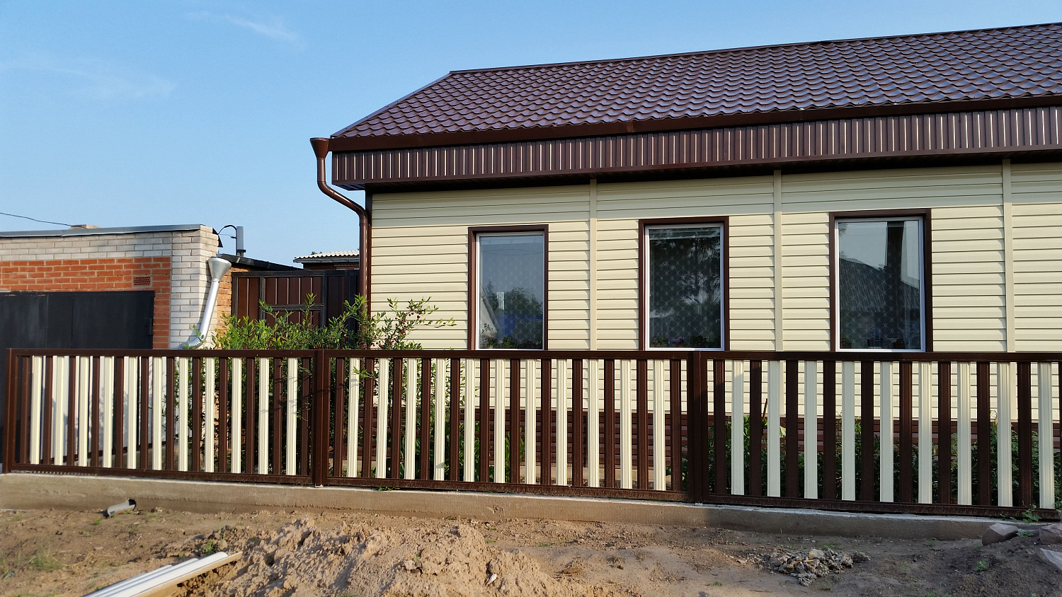 Евроштакетник 18м RAL8017 Шоколад, RAL1015 Слоновая Кость Полиэстер